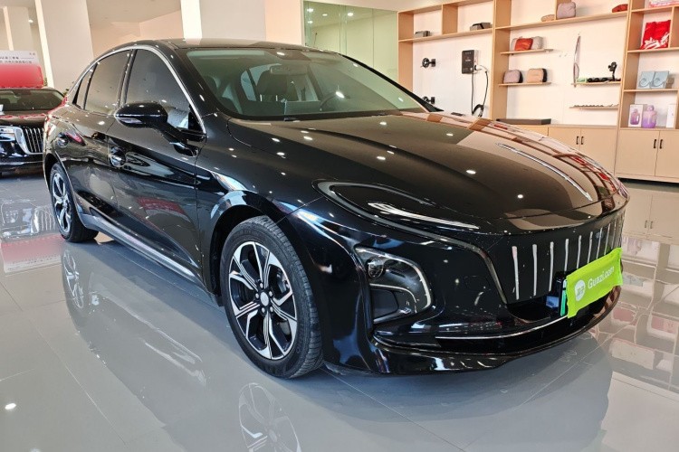 红旗E-QM5 2023款 改款 基础出行版车身外观3