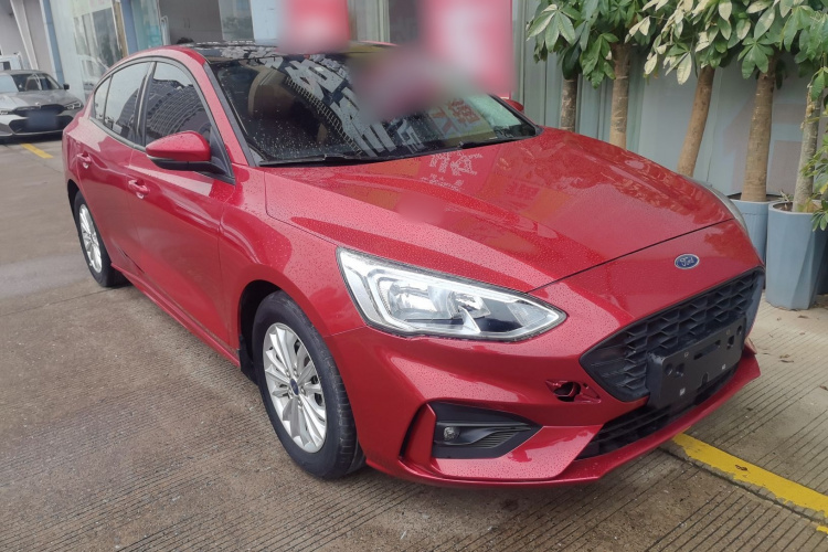 福特 福克斯 2020款 三厢 1.5L 自动锋跃型车身外观3