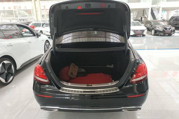 奔驰E级 2020款 改款 E 300 L 殊享版局部细节23