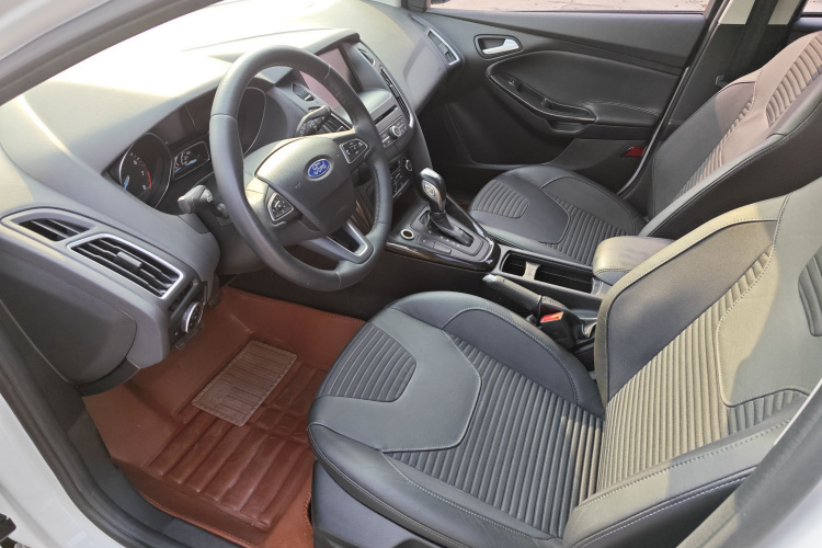 福特 福克斯 2015款 两厢 EcoBoost 180 自动精英型中控内饰7010