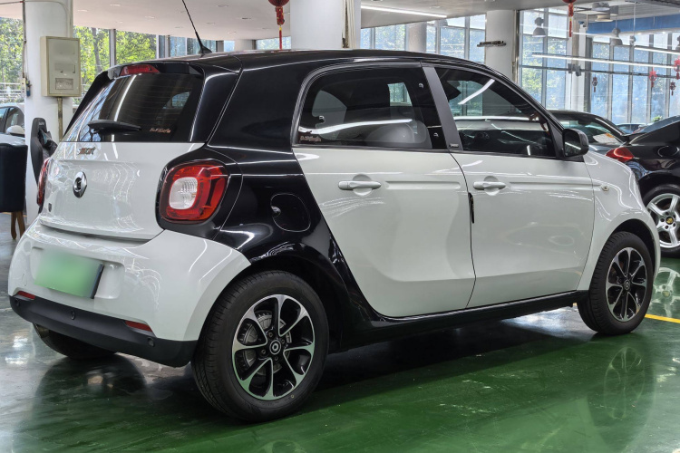 smart forfour 2016款 1.0L 52千瓦激情版车身外观6006