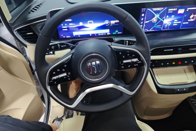 别克GL8新能源 2025款 陆尚 尊享版 7座中控内饰13