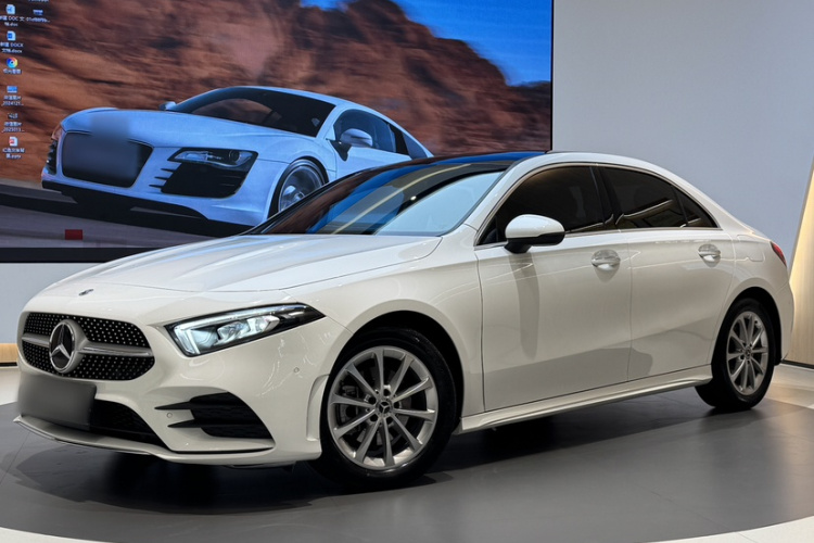 奔驰A级 2022款 A 200 L 运动轿车动感型车身外观1