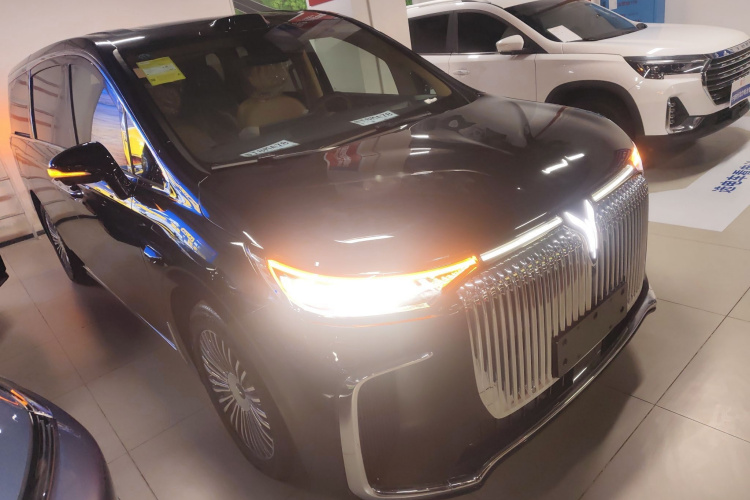 岚图汽车 岚图梦想家 2025款 PHEV 四驱卓越乾崑版车身外观3