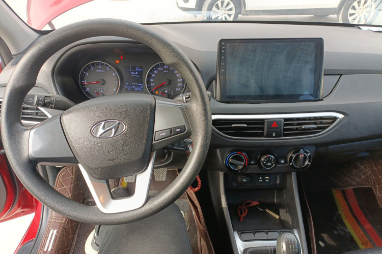 现代 悦动 2017款 1.6L 手动悦目版GL中控内饰12