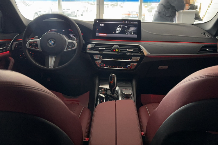宝马5系 2022款 改款二 530Li xDrive M运动套装中控内饰7003