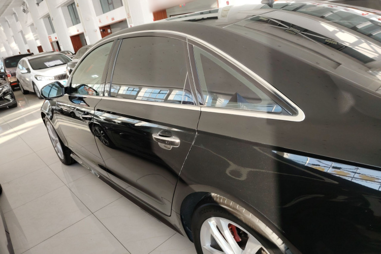 奥迪A6L 2018款 30周年年型 45 TFSI quattro 运动型车身外观4