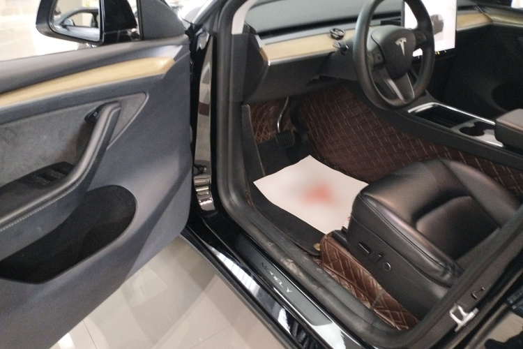 特斯拉 Model Y 2023款 长续航全轮驱动版中控内饰20