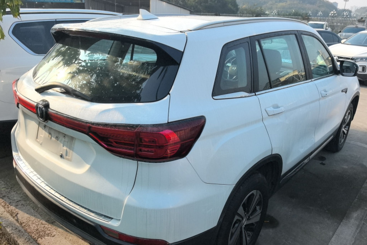 长安CS75 2018款 280T 手动精智型 国V车身外观7