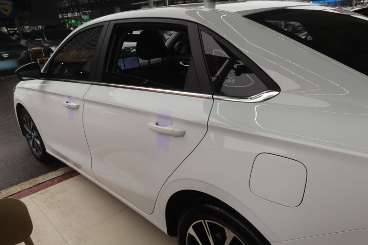 吉利汽车 帝豪 2025款 第4代 1.5L CVT尊贵型车身外观4