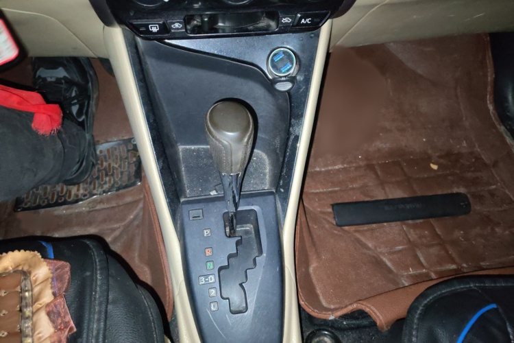 丰田 威驰 2014款 1.5L 自动智臻版局部细节18