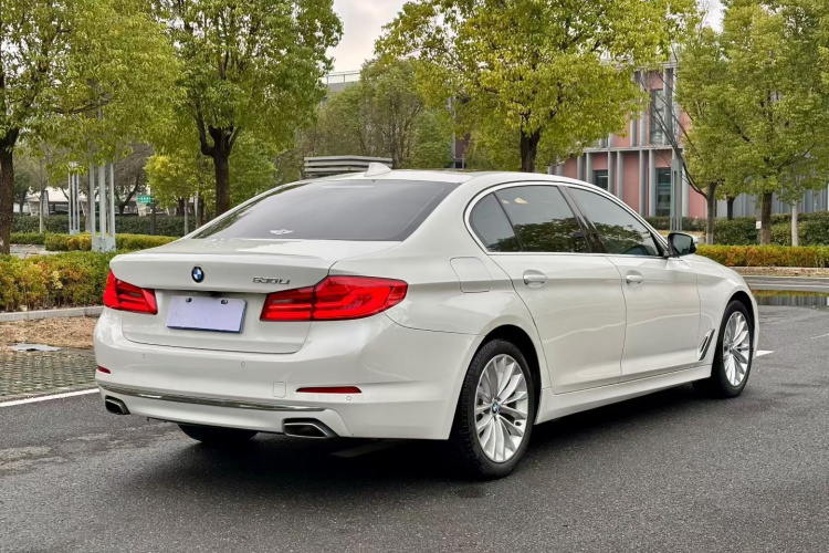 宝马5系 2019款 530Li 领先型 豪华套装车身外观6004