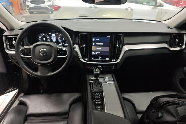 沃尔沃S60 2020款 T4 智远豪华版中控内饰12