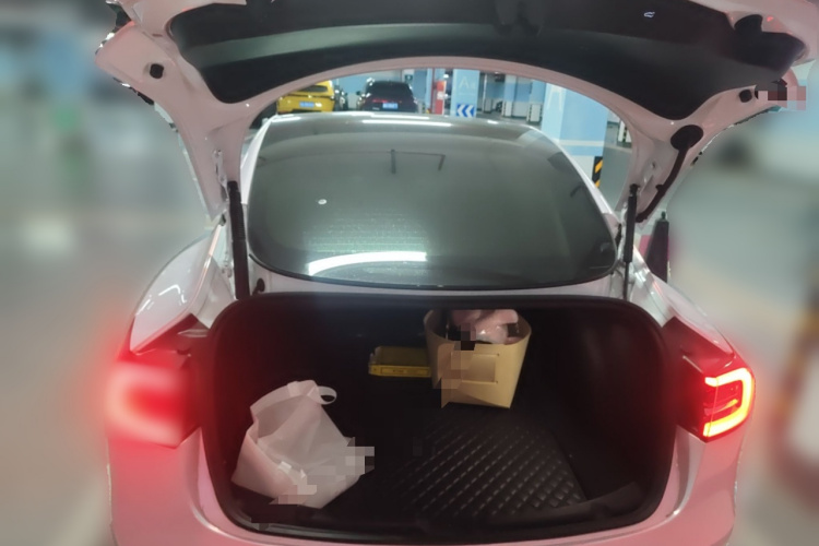 特斯拉 Model 3 2021款 改款二 Performance高性能全轮驱动版中控内饰23