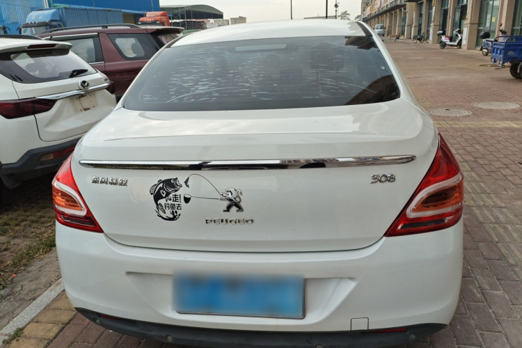 标致308 2014款 乐享版 经典 1.6L 手动优尚型车身外观6