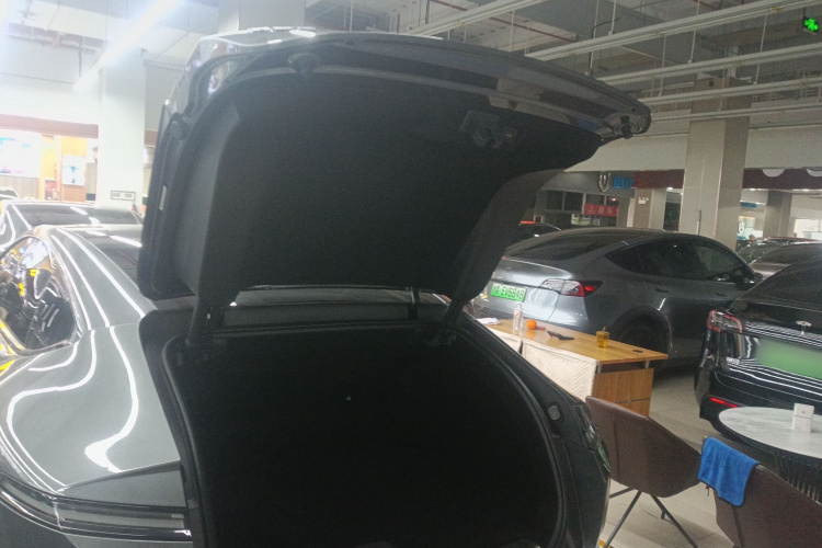 阿维塔12 2025款 Ultra增程版机舱底盘23