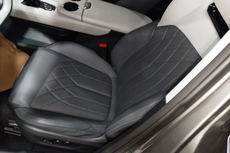 长安UNI-Z新能源 2024款 蓝鲸智电iDD 125km 卓越型局部细节19