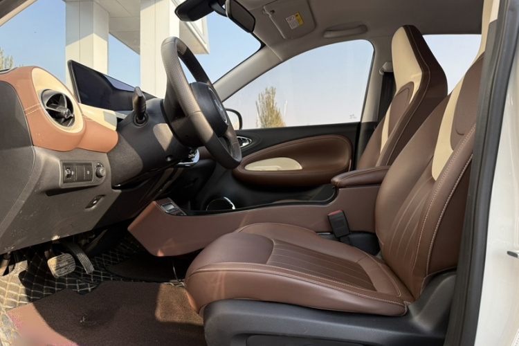 五菱汽车 五菱缤果 2023款 333km 灵犀互联款中控内饰7002