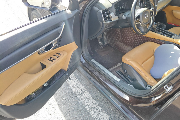 沃尔沃S90 2017款 T4 智逸版中控内饰20