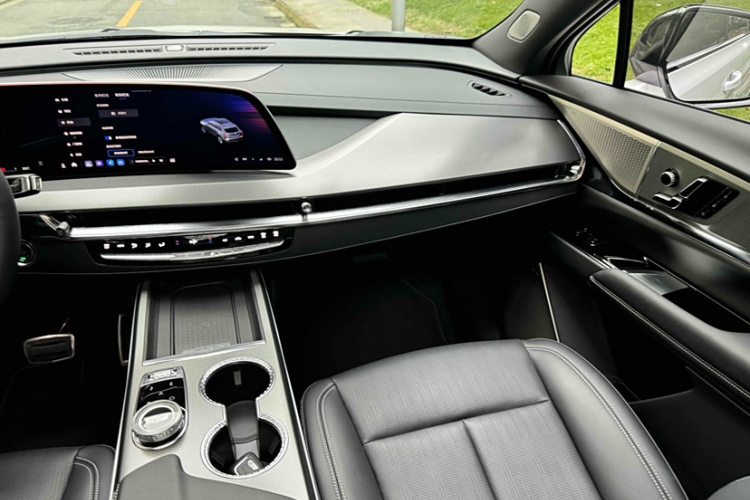 凯迪拉克XT5 2025款 2.0T 尊贵型中控内饰7009