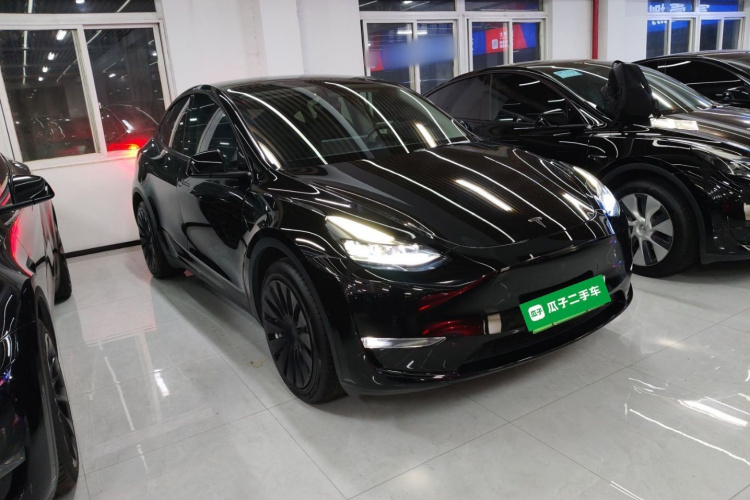 特斯拉 Model Y 2021款 标准续航后驱版车身外观3