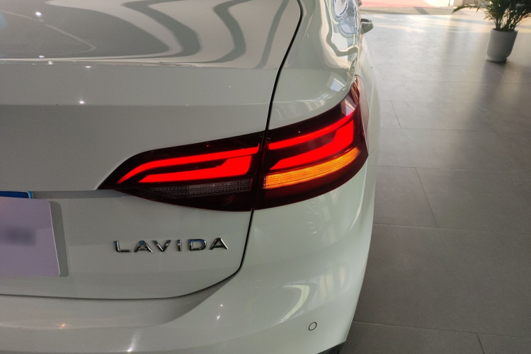 大众 朗逸 2023款 1.5L 自动得逸版车身外观9