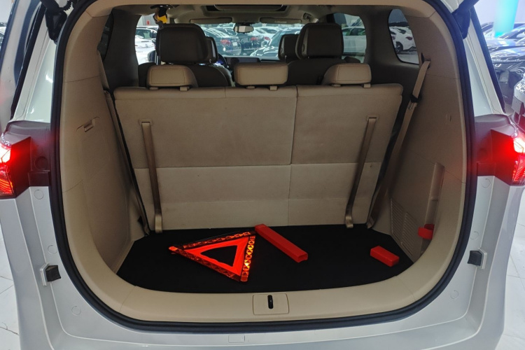 别克GL8新能源 2025款 陆尚 尊享版 7座机舱底盘23