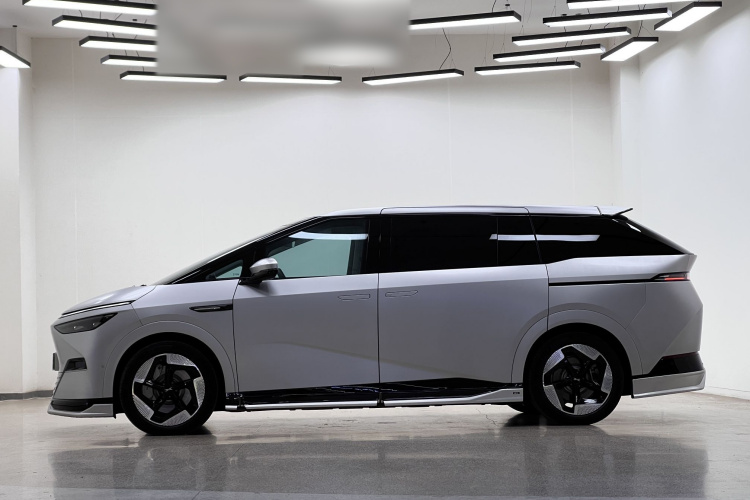 小鹏X9 2024款 640四驱高性能Max车身外观6010