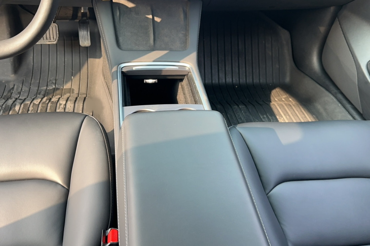 特斯拉 Model 3 2022款 后轮驱动版局部细节18