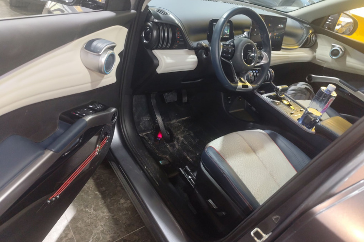 比亚迪 元PLUS 2022款 510KM 旗舰型中控内饰20