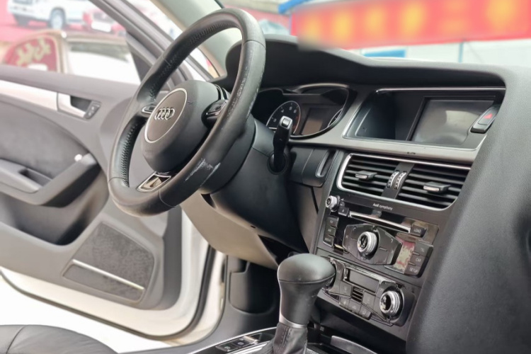 奥迪A4L 2013款 35 TFSI 自动标准型中控内饰7007