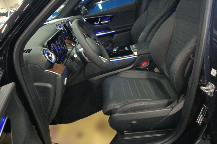 奔驰GLC 2025款 改款 GLC 300 L 4MATIC 动感型 7座局部细节19