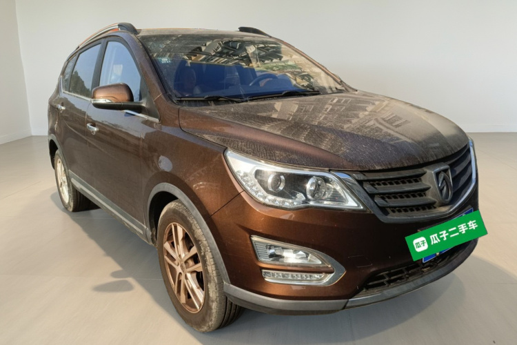 宝骏560 2015款 1.8L 手动精英型车身外观3