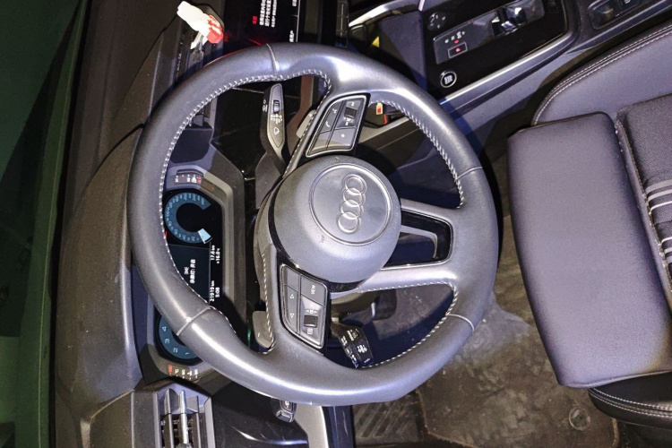 奥迪A3 2022款 A3L Limousine 35 TFSI 时尚运动型中控内饰13