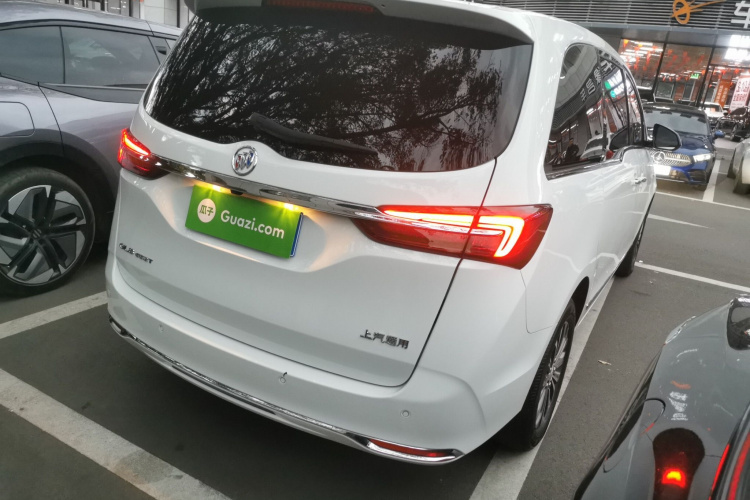 别克GL8 2022款 陆上公务舱 652T 豪华型车身外观7