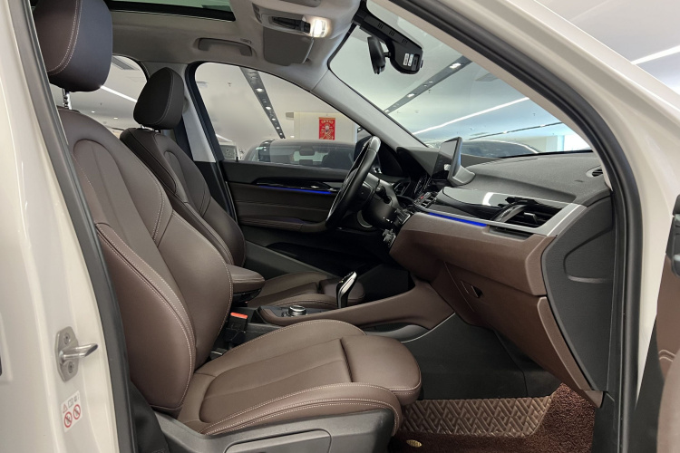 宝马X1 2022款 sDrive25Li 领先型中控内饰7011