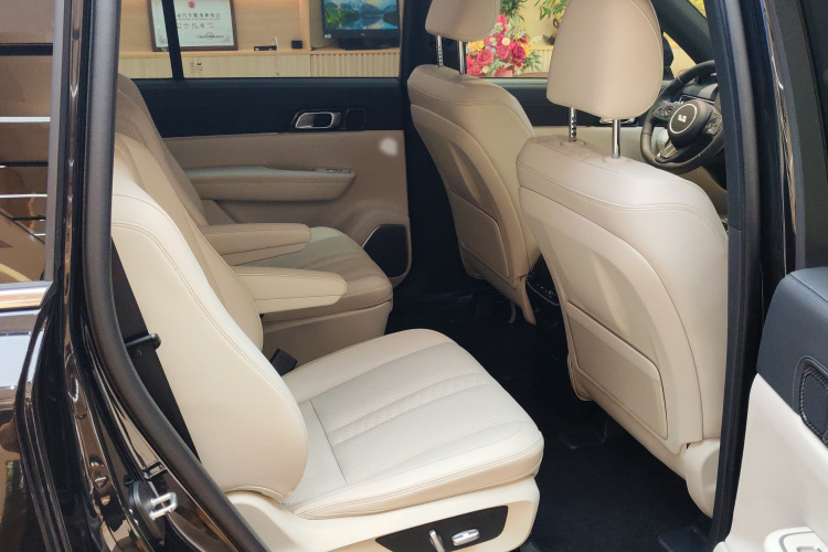 理想汽车 理想ONE 2020款 增程6座版中控内饰7003