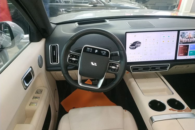 理想汽车 理想L8 2023款 Max中控内饰13