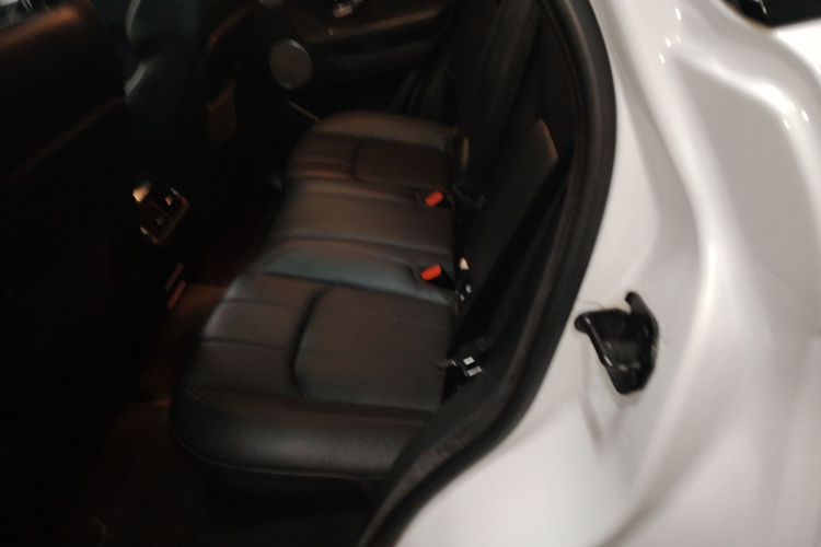 路虎 揽胜极光 2017款 2.0T 英伦锋尚版中控内饰21