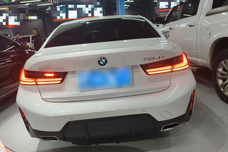 宝马3系 2023款 325Li M运动套装车身外观6