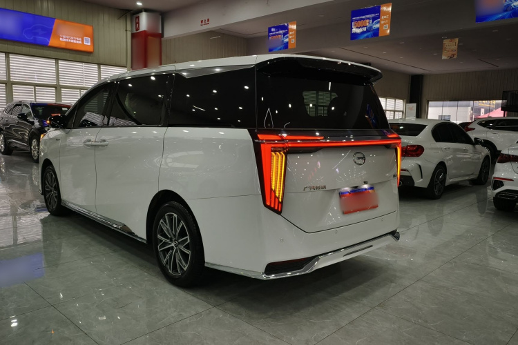 广汽传祺 传祺M8 2024款 大师系列 400T 尊贵版车身外观6004