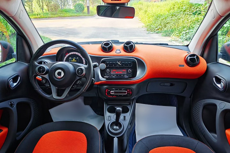 smart fortwo 2015款 1.0L 52千瓦硬顶激情版中控内饰7003