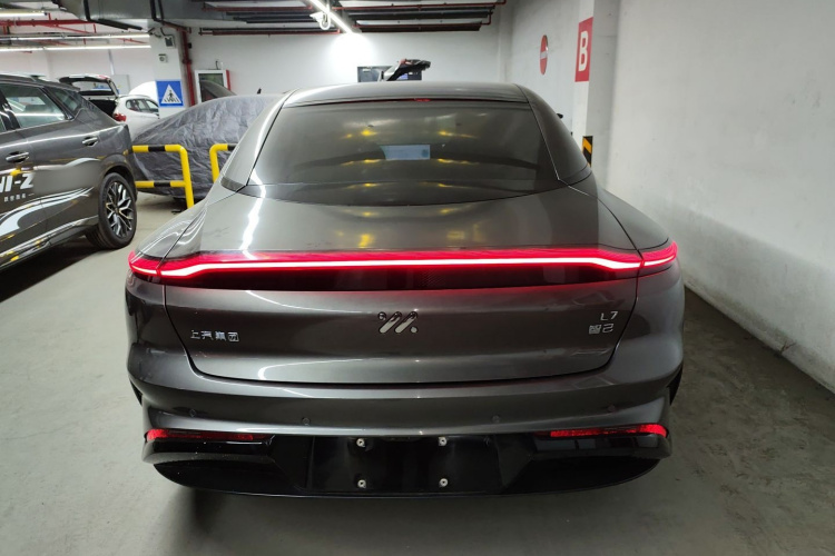 智己汽车 智己L7 2022款 Dynamic车身外观6