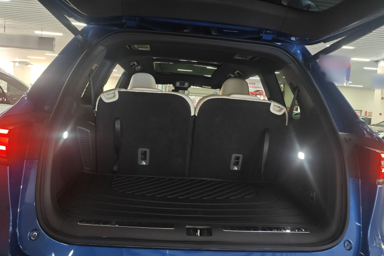 理想汽车 理想ONE 2020款 增程6座版机舱底盘23