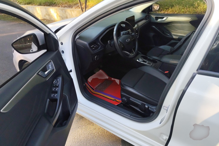 福特 福克斯 2020款 三厢 EcoBoost 180 自动锋潮型中控内饰20