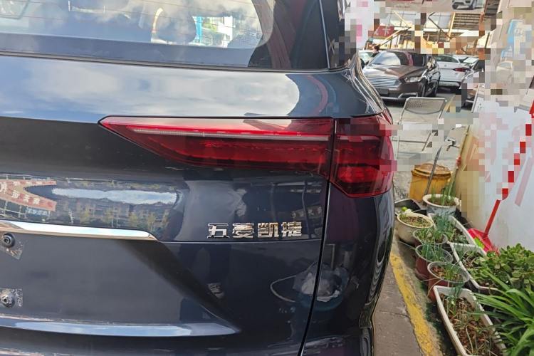 五菱汽车 五菱凯捷 2020款 1.5T CVT旗舰型车身外观9