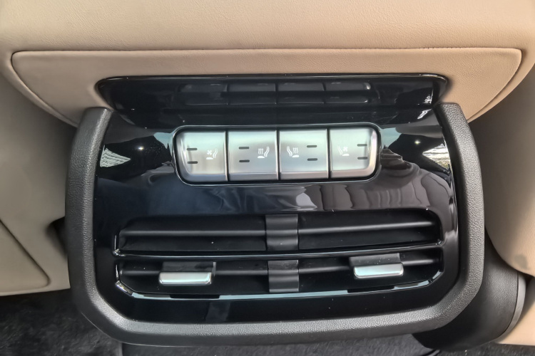 腾势N7 2025款 630 四驱智驾双激光旗舰版中控内饰7011