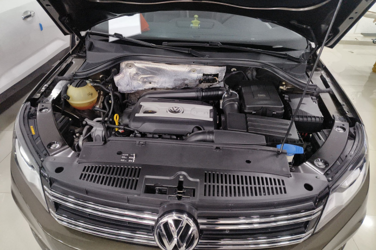 大众 途观 2016款 300TSI 自动四驱豪华版机舱底盘24