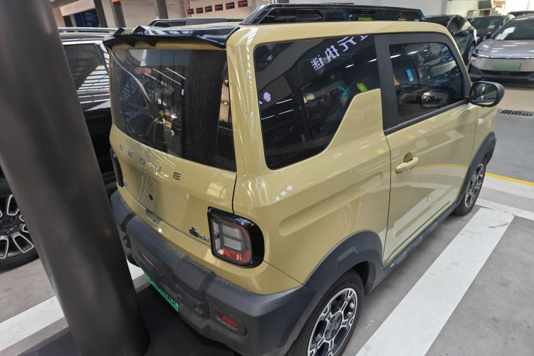 吉利银河 2024款 200km 熊猫骑士车身外观7