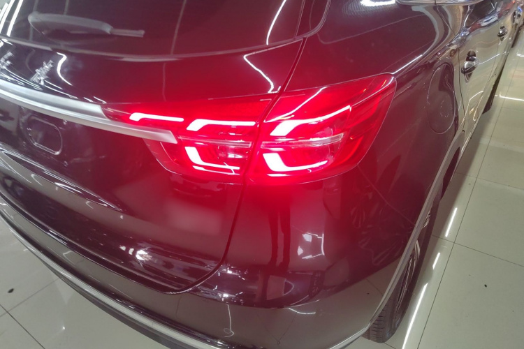 红旗HS5 2022款 改款 2.0T 智联旗享版车身外观9